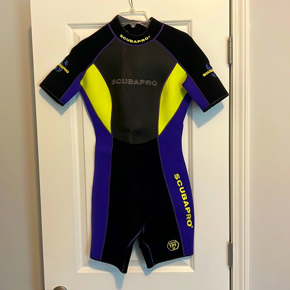 Scuba pro medium wetsuit black purple green